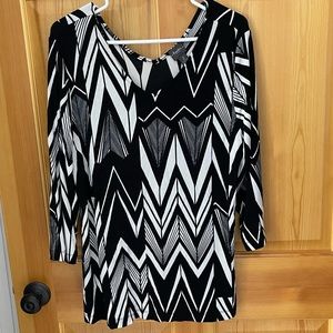 Chico’s Traveler Tunic Black and white size 2 large